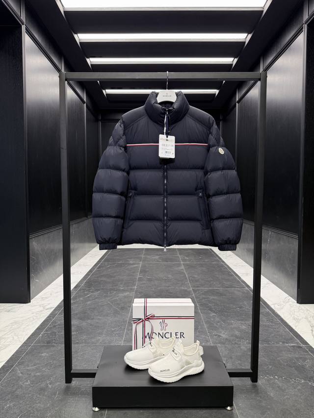 特级羽绒Moncler 2025新款Bouvaque条纹刺绣立领羽绒服.原版购入开发.鹅绒填充.原厂替换面料原厂配套五金. 出厂标配全套柜台礼盒包装. 原版机盒