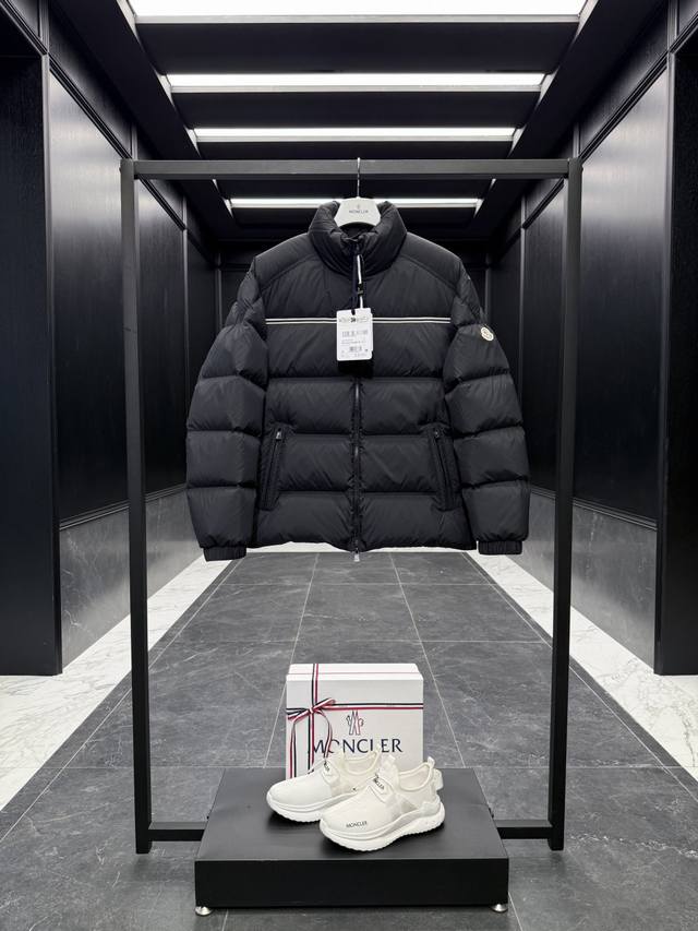 特级羽绒Moncler 2025新款Bouvaque条纹刺绣立领羽绒服.原版购入开发.鹅绒填充.原厂替换面料原厂配套五金. 出厂标配全套柜台礼盒包装. 原版机盒
