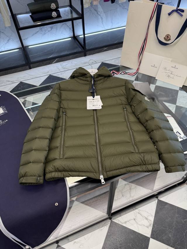 Moncler Galion男士短款连帽羽绒服夹克外套.实拍视频展示.经典王牌爆款.更多细节实拍.