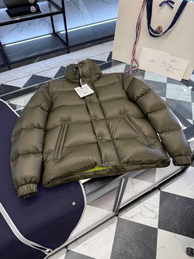 Moncler Dervox短款男士羽绒服夹克外套.全新橄榄绿胖子.更多细节实拍.