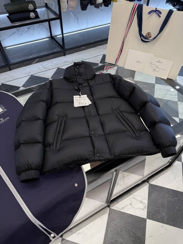 Moncler Tripiti男士短款羽绒夹克外套.更多细节实拍.