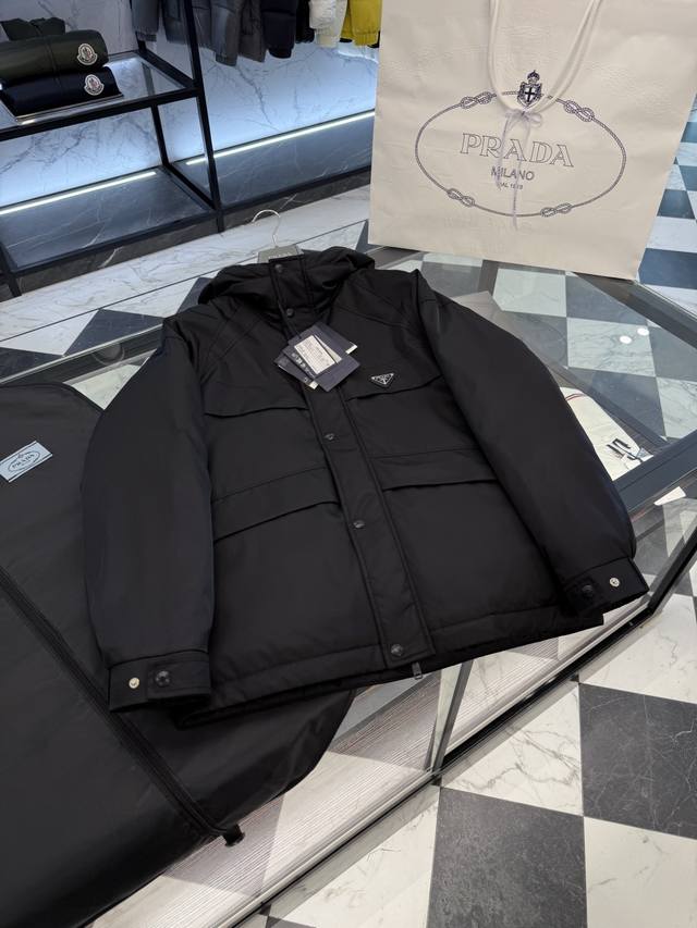调价格p prada Re-Nylon经典羽绒夹克 软尼龙面料 内里填充鹅绒.更多细节实拍.