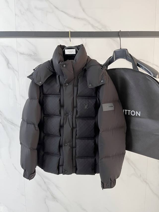 Louis Vuitton 驴家#25秋冬男士时尚羽绒服 轻奢时尚休闲风格，轻盈保暖柔软！低调系列时尚百搭，就是有型！香港贸易订单款，超级种草的神仙单品！作为大