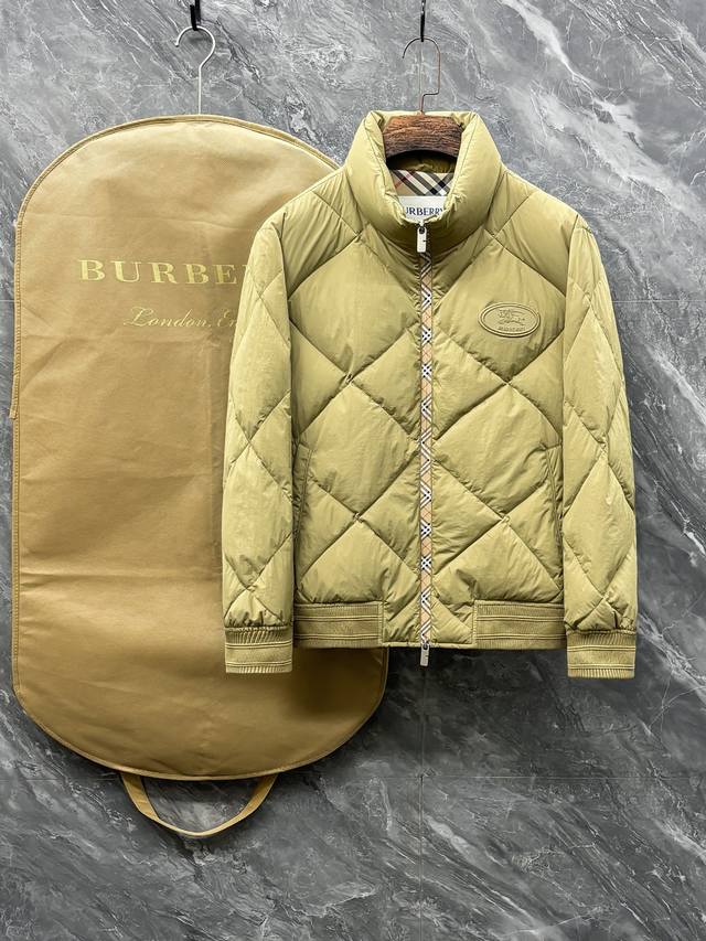 Burberry 巴宝莉# 25秋冬男士立领轻薄羽绒服 轻奢时尚休闲风格，轻盈保暖柔软！低调系列时尚百搭，就是有型！香港贸易订单款，超级种草的神仙单品！作为大家