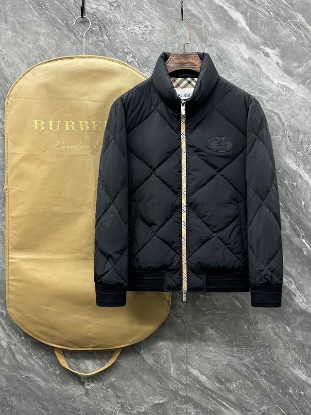 Burberry 巴宝莉# 25秋冬男士立领轻薄羽绒服 轻奢时尚休闲风格，轻盈保暖柔软！低调系列时尚百搭，就是有型！香港贸易订单款，超级种草的神仙单品！作为大家
