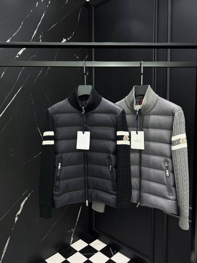 2025秋冬新款 羽绒服拼针织 原版1:1订制五金配件全进口原版定制 欢迎专柜对比 绝对的高品质 采用顶级95白鸭绒 超柔软 充羽量蓬松饱满 超级重工 面料做工