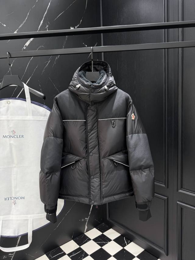 2025秋冬新款原版1:1订制五金配件全进口原版定制 欢迎专柜对比 绝对的高品质 采用顶级95白鸭绒 超柔软 充羽量蓬松饱满 超级重工 面料做工杠杠的版型完美