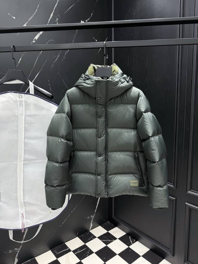 2025秋冬新款原版1:1订制五金配件全进口原版定制 欢迎专柜对比 绝对的高品质 采用顶级95白鸭绒 超柔软 充羽量蓬松饱满 超级重工 面料做工杠杠的版型完美