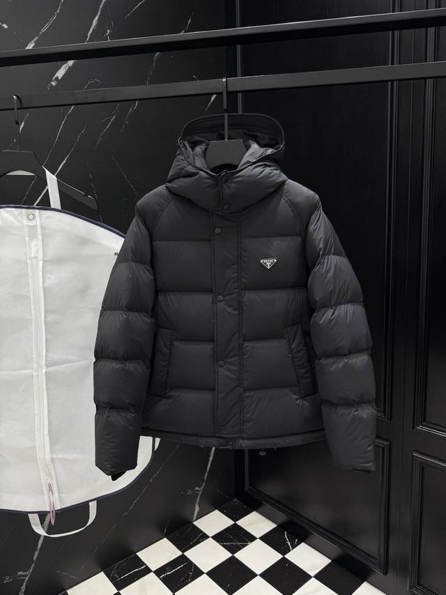 2025秋冬新款原版1:1订制五金配件全进口原版定制 欢迎专柜对比 绝对的高品质 采用顶级95白鸭绒 超柔软 充羽量蓬松饱满 超级重工 面料做工杠杠的版型完美