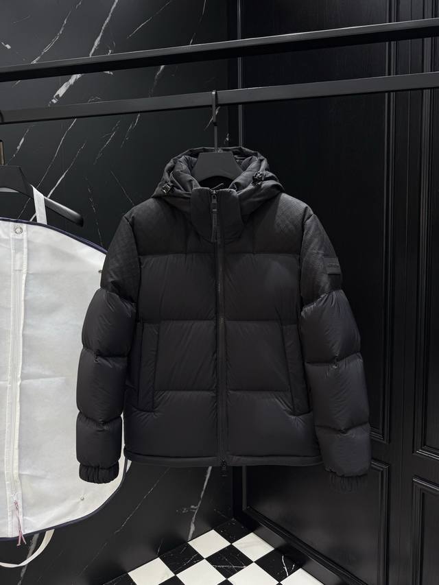 2025秋冬新款原版1:1订制五金配件全进口原版定制 欢迎专柜对比 绝对的高品质 采用顶级95白鸭绒 超柔软 充羽量蓬松饱满 超级重工 面料做工杠杠的版型完美