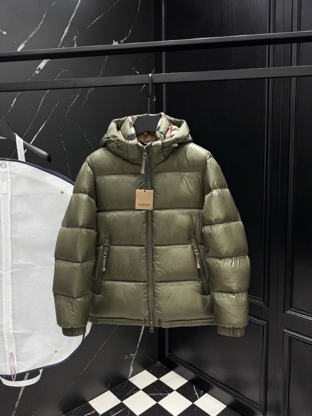 2025秋冬新款原版1:1订制五金配件全进口原版定制 欢迎专柜对比 绝对的高品质 采用顶级95白鸭绒 超柔软 充羽量蓬松饱满 超级重工 面料做工杠杠的版型完美