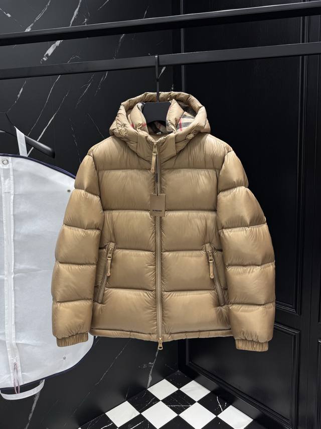 2025秋冬新款原版1:1订制五金配件全进口原版定制 欢迎专柜对比 绝对的高品质 采用顶级95白鸭绒 超柔软 充羽量蓬松饱满 超级重工 面料做工杠杠的版型完美