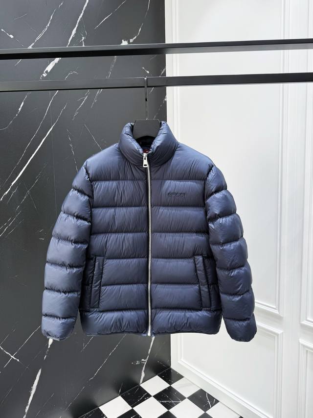 2025秋冬新款原版1:1订制五金配件全进口原版定制 欢迎专柜对比 绝对的高品质 采用顶级95白鸭绒 超柔软 充羽量蓬松饱满 超级重工 面料做工杠杠的版型完美