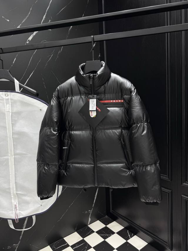 2025秋冬新款原版1:1订制五金配件全进口原版定制 欢迎专柜对比 绝对的高品质 采用顶级95白鸭绒 超柔软 充羽量蓬松饱满 超级重工 面料做工杠杠的版型完美