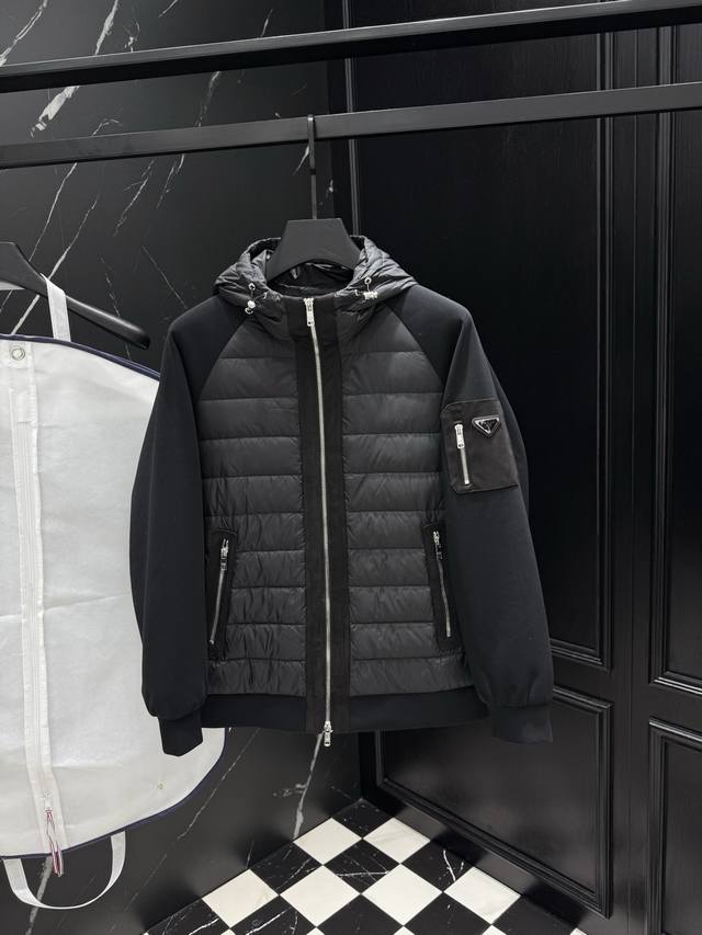 2025秋冬新款原版1:1订制五金配件全进口原版定制 欢迎专柜对比 绝对的高品质 采用顶级95白鸭绒 超柔软 充羽量蓬松饱满 超级重工 面料做工杠杠的版型完美