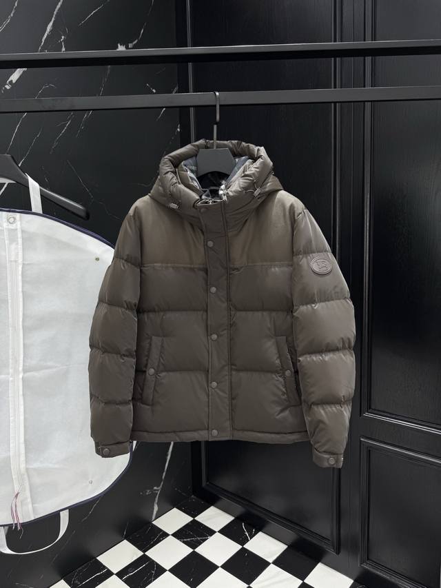 2025秋冬新款原版1:1订制五金配件全进口原版定制 欢迎专柜对比 绝对的高品质 采用顶级95白鸭绒 超柔软 充羽量蓬松饱满 超级重工 面料做工杠杠的版型完美