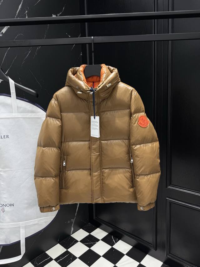 2025秋冬新款原版1:1订制五金配件全进口原版定制 欢迎专柜对比 绝对的高品质 采用顶级95白鸭绒 超柔软 充羽量蓬松饱满 超级重工 面料做工杠杠的版型完美