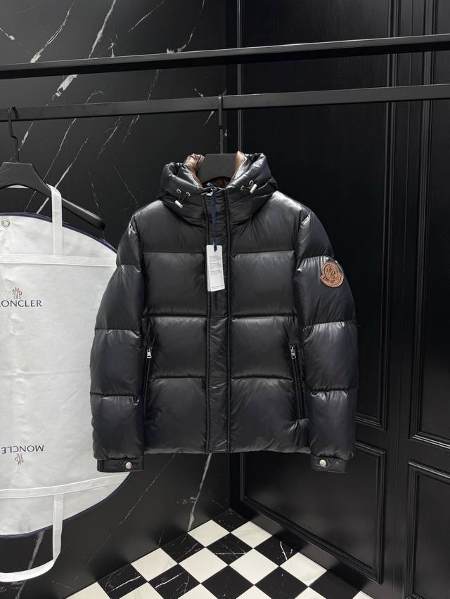 2025秋冬新款原版1:1订制五金配件全进口原版定制 欢迎专柜对比 绝对的高品质 采用顶级95白鸭绒 超柔软 充羽量蓬松饱满 超级重工 面料做工杠杠的版型完美