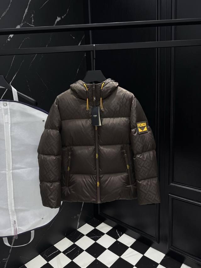 2025秋冬新款原版1:1订制五金配件全进口原版定制 欢迎专柜对比 绝对的高品质 采用顶级95白鸭绒 超柔软 充羽量蓬松饱满 超级重工 面料做工杠杠的版型完美