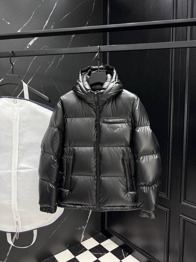 2025秋冬新款原版1:1订制五金配件全进口原版定制 欢迎专柜对比 绝对的高品质 采用顶级95白鸭绒 超柔软 充羽量蓬松饱满 超级重工 面料做工杠杠的版型完美