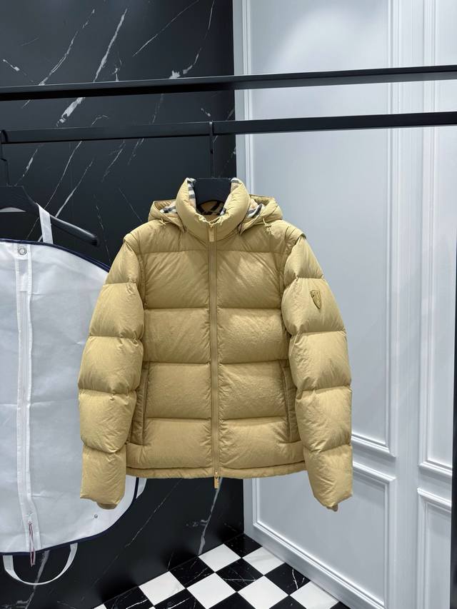 2025秋冬新款 可拆卸马甲 原版1:1订制五金配件全进口原版定制 欢迎专柜对比 绝对的高品质 采用顶级95白鸭绒 超柔软 充羽量蓬松饱满 超级重工 面料做工杠
