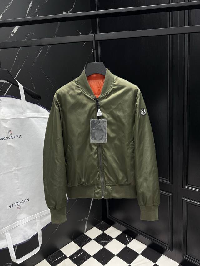 2025秋冬新款 双面穿 原版1:1订制五金配件全进口原版定制 欢迎专柜对比 绝对的高品质 采用顶级95白鸭绒 超柔软 充羽量蓬松饱满 超级重工 面料做工杠杠的