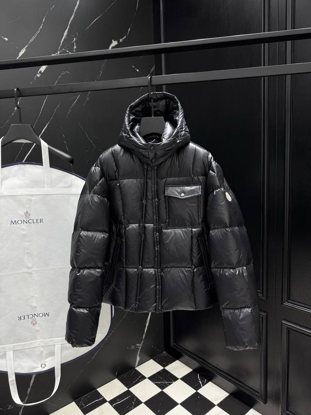 2025秋冬新款原版1:1订制五金配件全进口原版定制 欢迎专柜对比 绝对的高品质 采用顶级95白鸭绒 超柔软 充羽量蓬松饱满 超级重工 面料做工杠杠的版型完美