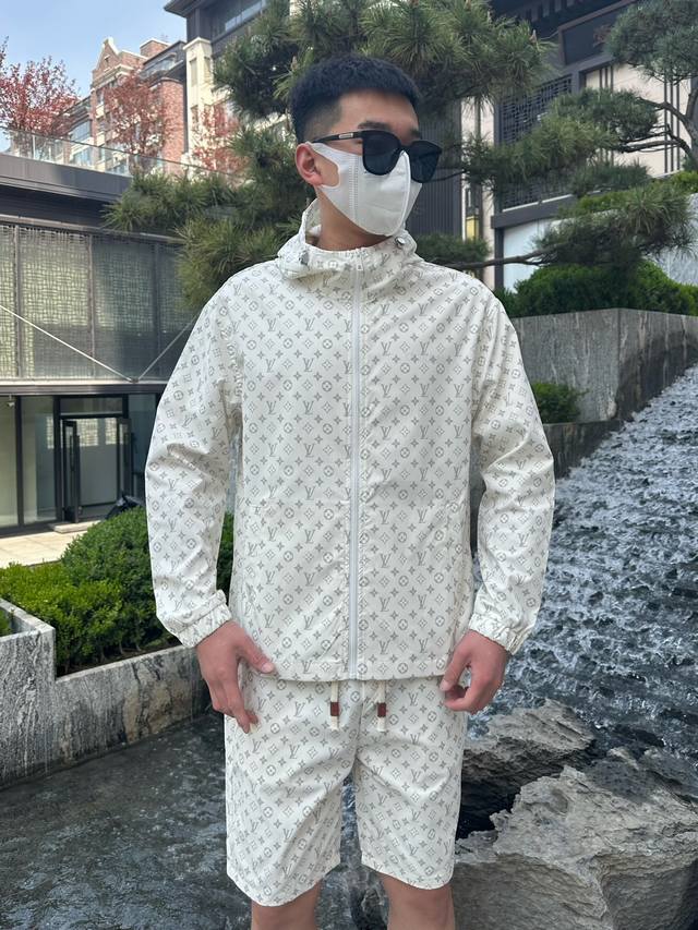 路易威登Lv 2025夏季防晒衣短裤套装，海外专柜同步 奢华高级定制 任何人都可以轻松驾驭，客供进口聚纤维面料 手软舒适有型 吸汗透气 ，外贸公司订单，国内一线