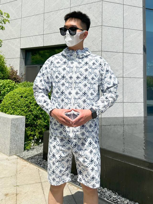 路易威登Lv 2025夏季防晒衣短裤套装，海外专柜同步 奢华高级定制 任何人都可以轻松驾驭，客供进口聚纤维面料 手软舒适有型 吸汗透气 ，外贸公司订单，国内一线