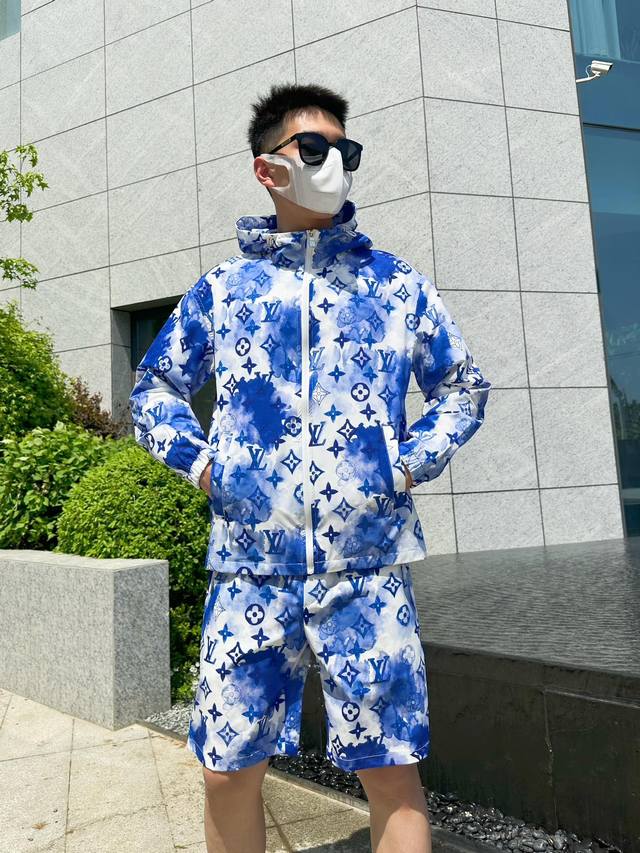 路易威登Lv 2025夏季防晒衣短裤套装，海外专柜同步 奢华高级定制 任何人都可以轻松驾驭，客供进口聚纤维面料 手软舒适有型 吸汗透气 ，外贸公司订单，国内一线