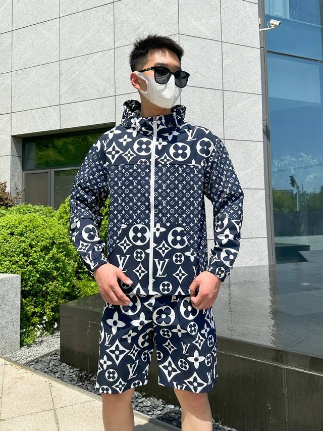 路易威登Lv 2025夏季防晒衣短裤套装，海外专柜同步 奢华高级定制 任何人都可以轻松驾驭，客供进口聚纤维面料 手软舒适有型 吸汗透气 ，外贸公司订单，国内一线