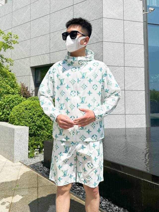 路易威登Lv 2025夏季防晒衣短裤套装，海外专柜同步 奢华高级定制 任何人都可以轻松驾驭，客供进口聚纤维面料 手软舒适有型 吸汗透气 ，外贸公司订单，国内一线