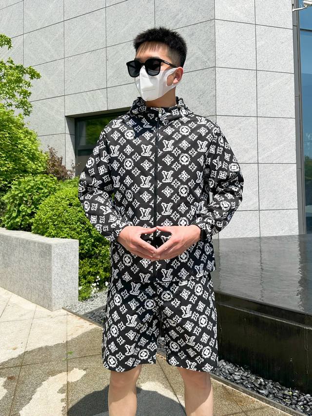 路易威登Lv 2025夏季防晒衣短裤套装，海外专柜同步 奢华高级定制 任何人都可以轻松驾驭，客供进口聚纤维面料 手软舒适有型 吸汗透气 ，外贸公司订单，国内一线