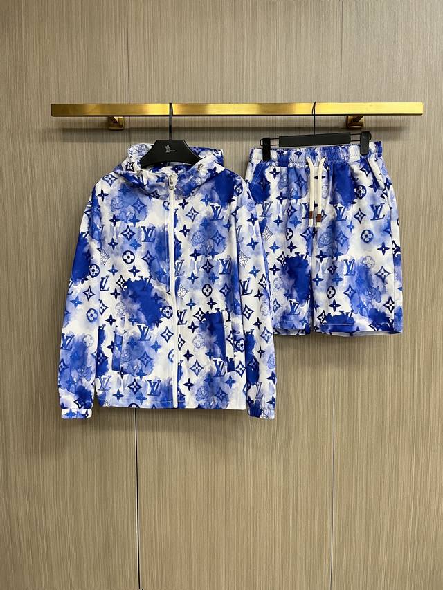 路易威登Lv 2025夏季防晒衣短裤套装，海外专柜同步 奢华高级定制 任何人都可以轻松驾驭，客供进口聚纤维面料 手软舒适有型 吸汗透气 ，外贸公司订单，N国内一
