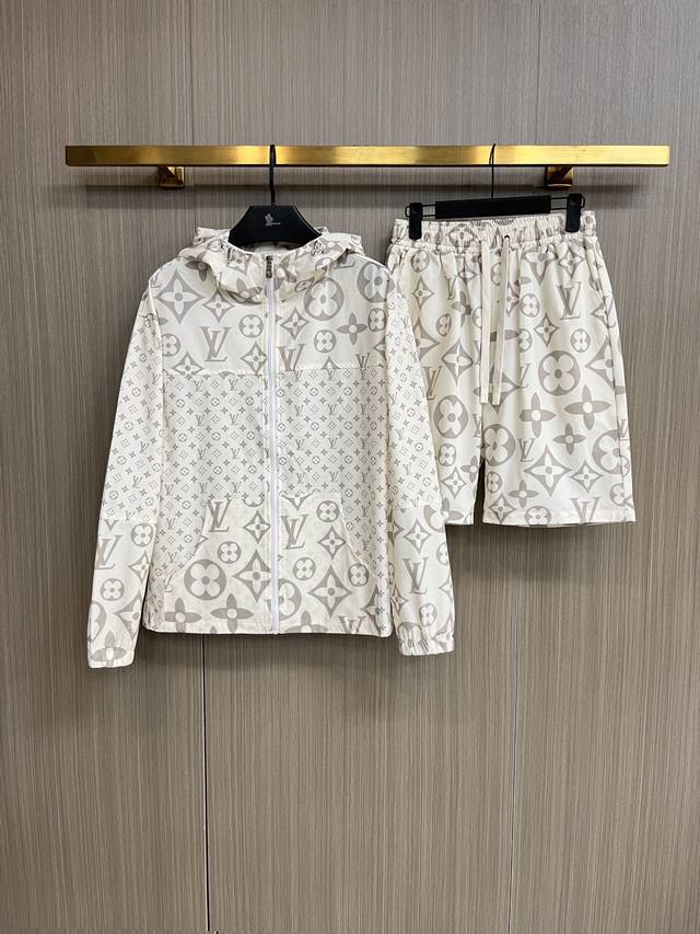 路易威登Lv 2025夏季防晒衣短裤套装，海外专柜同步 奢华高级定制 任何人都可以轻松驾驭，客供进口聚纤维面料 手软舒适有型 吸汗透气 ，外贸公司订单，N国内一