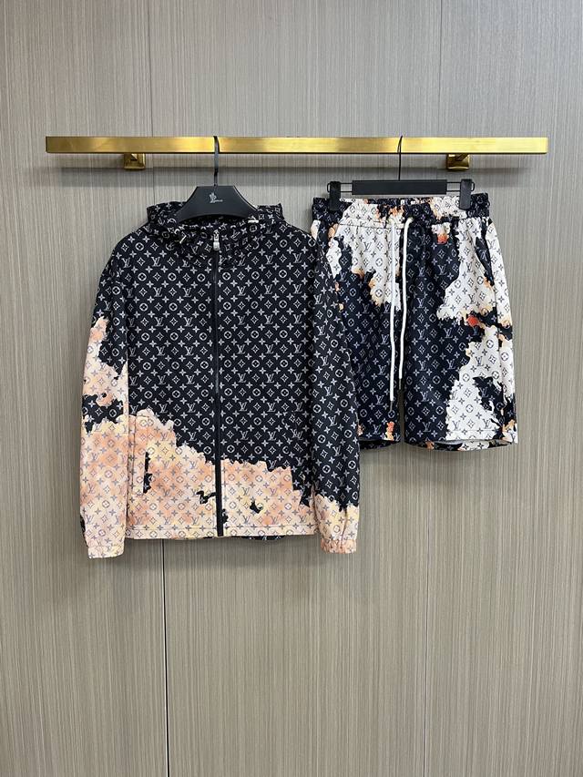 路易威登Lv 2025夏季防晒衣短裤套装，海外专柜同步 奢华高级定制 任何人都可以轻松驾驭，客供进口聚纤维面料 手软舒适有型 吸汗透气 ，外贸公司订单，N国内一
