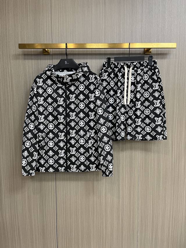 路易威登Lv 2025夏季防晒衣短裤套装，海外专柜同步 奢华高级定制 任何人都可以轻松驾驭，客供进口聚纤维面料 手软舒适有型 吸汗透气 ，外贸公司订单，N国内一