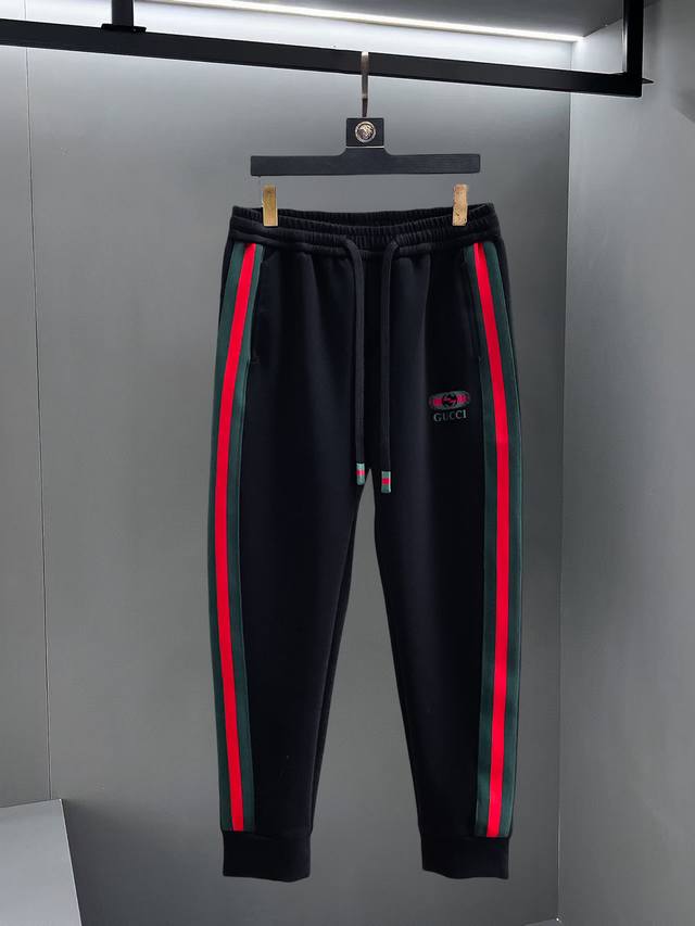 古奇 2025春秋新款休闲裤！官网同步发售。品牌经典Logo休闲裤，定制面料，舒适度极好，手触感： 烈。辦识度极高，完美品相工艺。尺码：M-3Xl