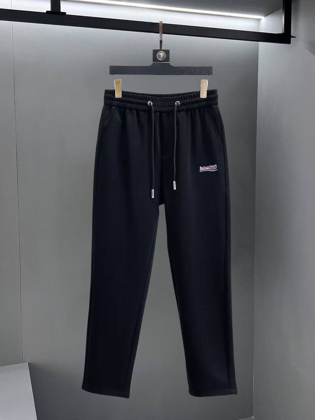 巴黎世家 2025春秋新款休闲裤！官网同步发售。品牌经典Logo休闲裤，定制面料，舒适度极好，手触感： 烈。辦识度极高，完美品相工艺。尺码：M-3Xl