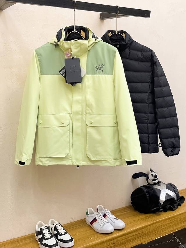 顶级始祖鸟羽绒 三合一可拆卸 始祖鸟百灵达万针刺绣 区别市场易脱落印花廉价版本 2025秋冬新款羽绒服始祖鸟新款连帽设计羽绒服外套，爆款三合一户外活动冲锋衣羽绒