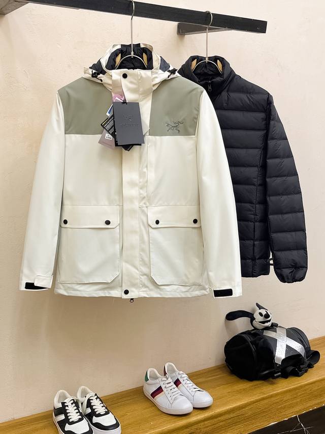 顶级始祖鸟羽绒 三合一可拆卸 始祖鸟百灵达万针刺绣 区别市场易脱落印花廉价版本 2025秋冬新款羽绒服始祖鸟新款连帽设计羽绒服外套，爆款三合一户外活动冲锋衣羽绒