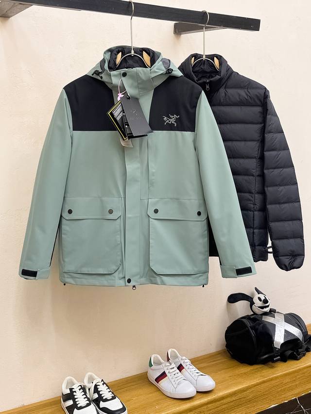 顶级始祖鸟羽绒 三合一可拆卸 始祖鸟百灵达万针刺绣 区别市场易脱落印花廉价版本 2025秋冬新款羽绒服始祖鸟新款连帽设计羽绒服外套，爆款三合一户外活动冲锋衣羽绒