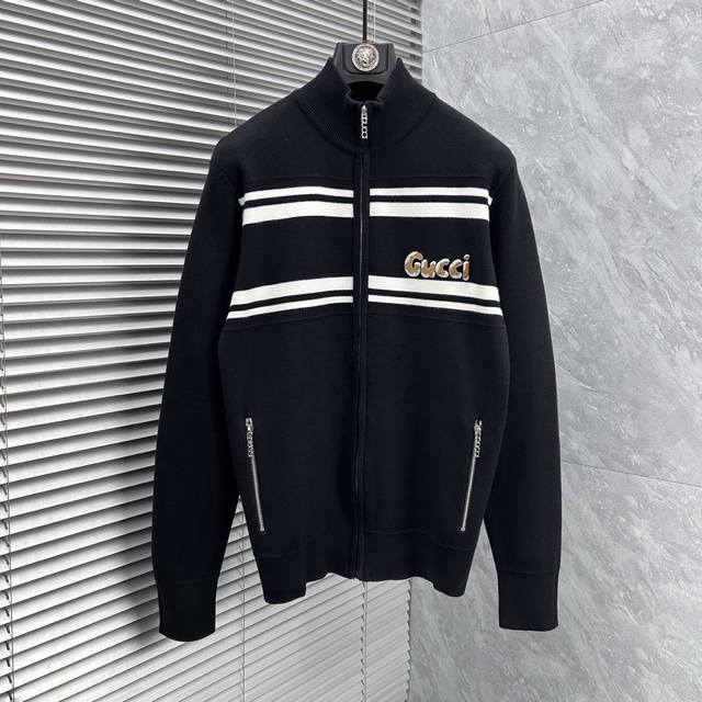 Gu2025秋冬男士开衫外套 整衣定制定染含羊毛棉纱线，手感柔软质地亲肤，精细针织，上等品质大厂生产，手感无敌好，拿到手里就能感受出它的质感，所见即所得，随便搭