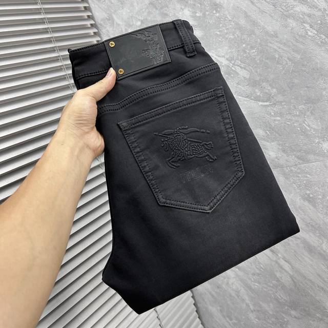 巴宝‘’2025Ss秋冬新品重工休闲牛仔裤，进口优质水洗弹力面料，上身舒适透气有弹力，客供五金辅料装饰，版型超正，全品相订单款，上身帅气十足 Size：29-3