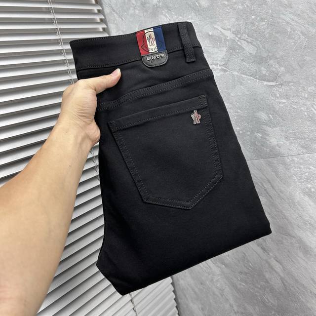 蒙‘’2025Ss秋冬新品重工休闲牛仔裤，进口优质水洗弹力面料，上身舒适透气有弹力，客供五金辅料装饰，版型超正，全品相订单款，上身帅气十足 Size：29-38