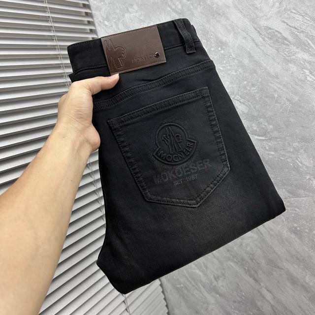 蒙’2025Ss秋冬新品重工休闲牛仔裤，进口优质水洗弹力面料，上身舒适透气有弹力，客供五金辅料装饰，版型超正，全品相订单款，上身帅气十足 Size：29-38