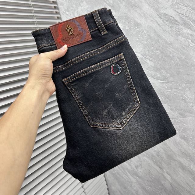 蒙‘’2025Ss秋冬新品重工休闲牛仔裤，进口优质水洗弹力面料，上身舒适透气有弹力，客供五金辅料装饰，版型超正，全品相订单款，上身帅气十足 Size：29-38