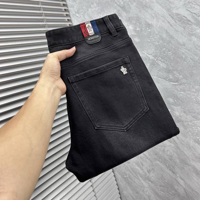 蒙‘’2025Ss秋冬新品重工休闲牛仔裤，进口优质水洗弹力面料，上身舒适透气有弹力，客供五金辅料装饰，版型超正，全品相订单款，上身帅气十足 Size：29-38