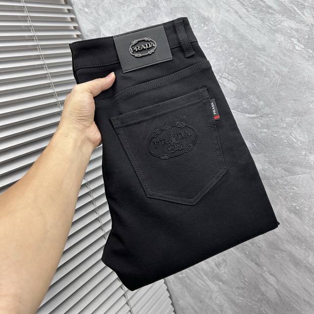 普拉‘’2025Ss秋冬新品重工休闲牛仔裤，进口优质水洗弹力面料，上身舒适透气有弹力，客供五金辅料装饰，版型超正，全品相订单款，上身帅气十足 Size：29-3