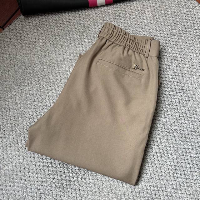Lv ‘’Ss25秋冬新款休闲裤西裤，官网同步发售，裤身工艺设计，进口客供辅料、面料定制，代工厂p出品免检！每个细节做到极致，原版五金配件，潮范十足、上身有型帅